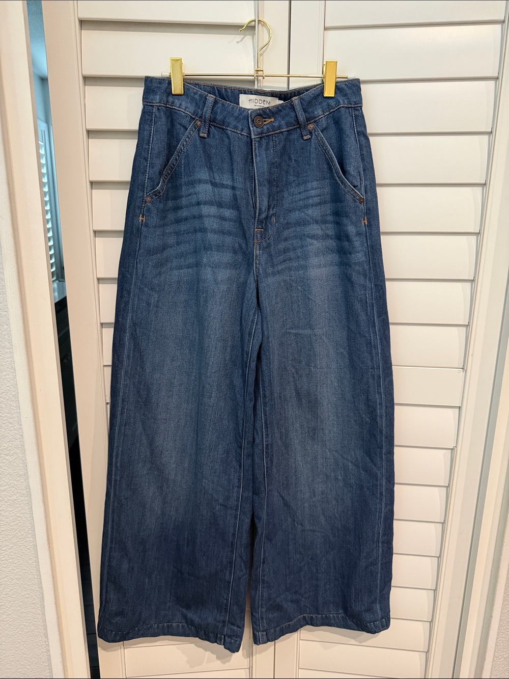 Hidden Wide-Leg Jeans